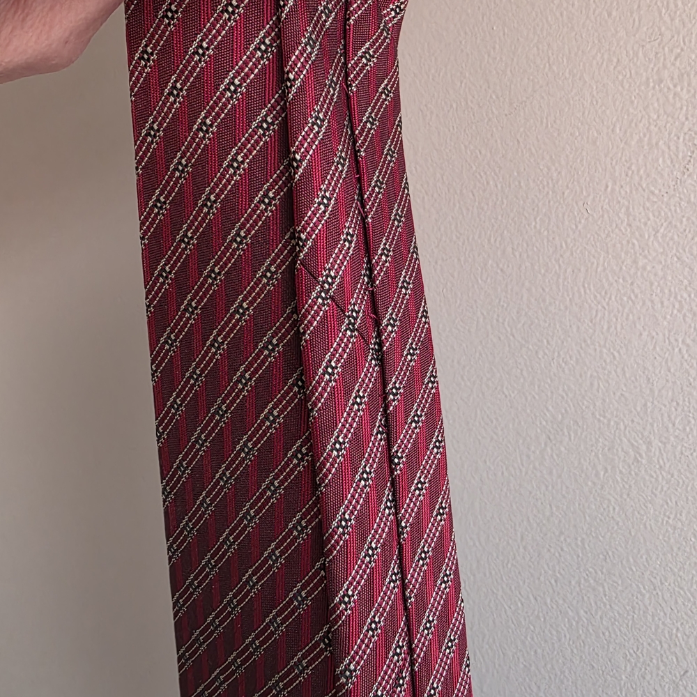 BOSS Hugo Boss Red Geometric Diagonal Stripe Silk Tie | Made in Italy - Picture 13 of 14